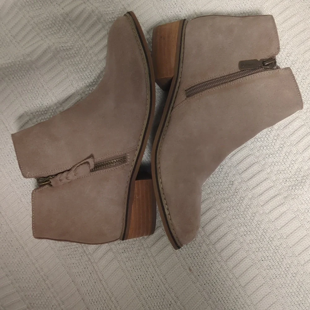 Blondo Tan/Camel Suede Waterproof Booties — Dual Functional Zippers, Cushioned